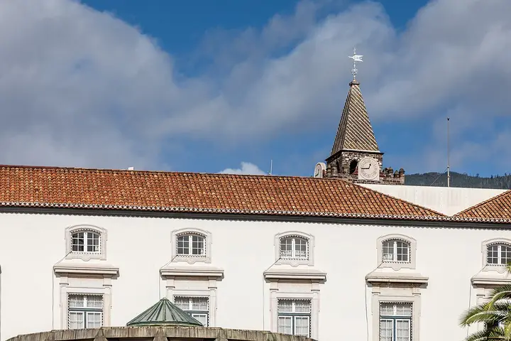 Fachada da Sé Catedral do Funchal, no centro histórico